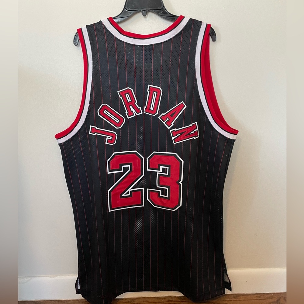 Michael Jordan alternate Chicago Bulls authentic NBA jersey size 52 NEVER WORN